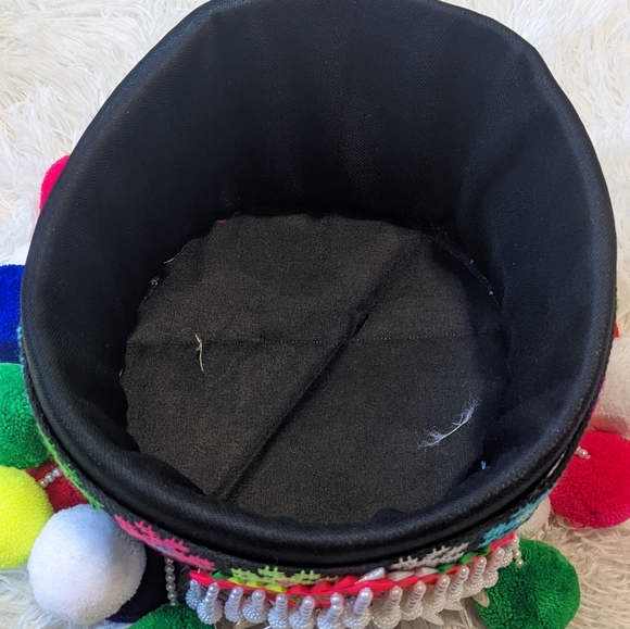 Hmong PNM pom pom hat - Picture 11 of 11